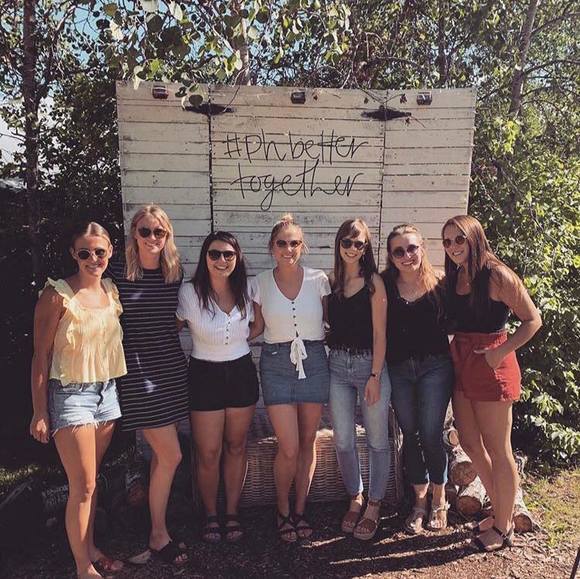 Meet your Posher, Nikki - Picture 1 of 1